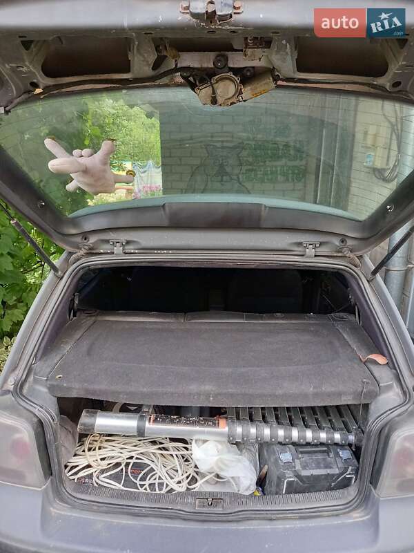 Хэтчбек Volkswagen Golf 2003 в Днепре