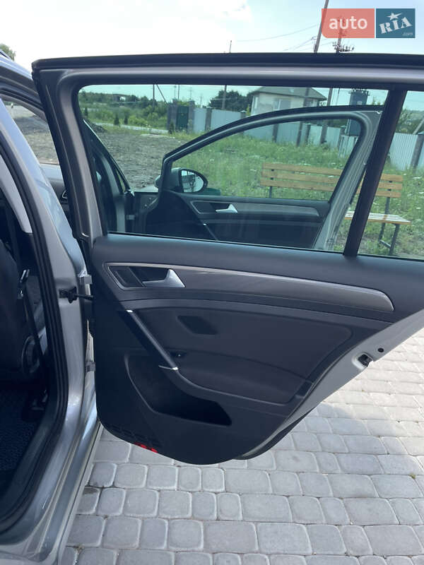 Универсал Volkswagen Golf 2018 в Тернополе