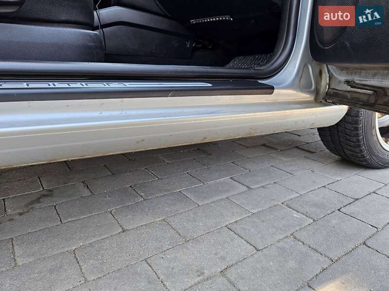 Хэтчбек Volkswagen Golf 2001 в Миргороде