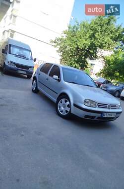 Хетчбек Volkswagen Golf 2001 в 