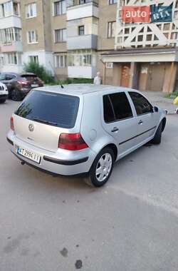 Хетчбек Volkswagen Golf 2001 в 