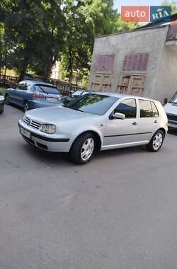 Хетчбек Volkswagen Golf 2001 в 