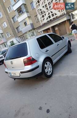 Хетчбек Volkswagen Golf 2001 в 