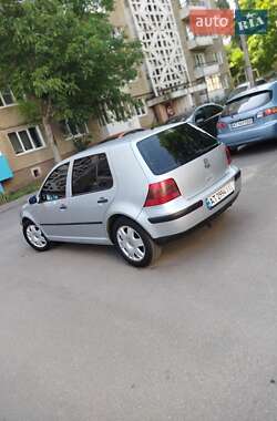 Хетчбек Volkswagen Golf 2001 в 