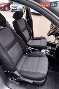 Хетчбек Volkswagen Golf 2001 в 