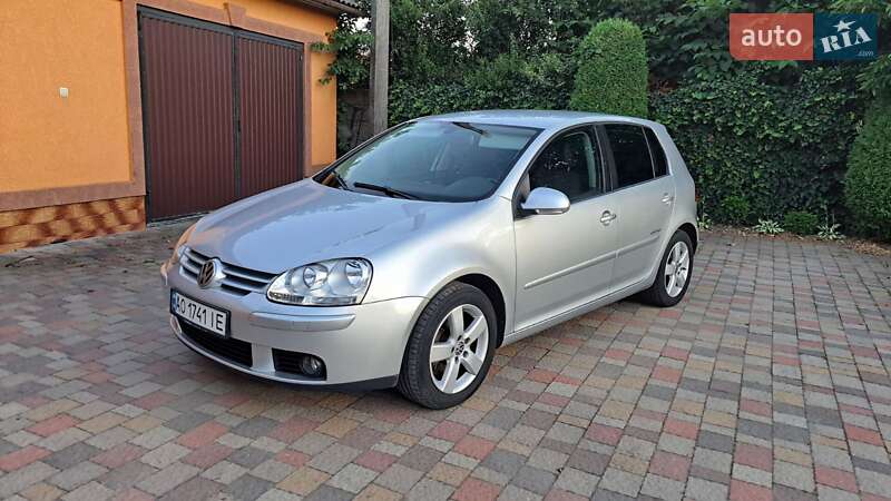 Хэтчбек Volkswagen Golf 2008 в Мукачево