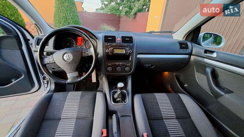 Хэтчбек Volkswagen Golf 2008 в Мукачево