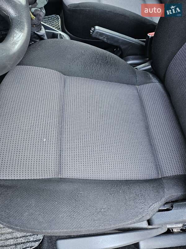 Хэтчбек Volkswagen Golf 2001 в Миргороде