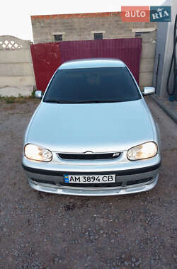 Хетчбек Volkswagen Golf 2002 в Погребище