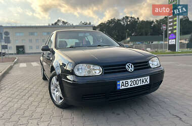 Хетчбек Volkswagen Golf 2002 в Києві