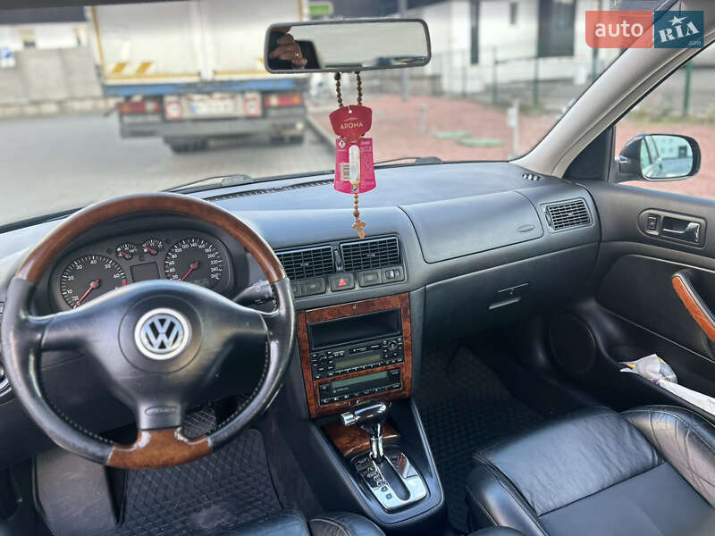 Хэтчбек Volkswagen Golf 2002 в Киеве