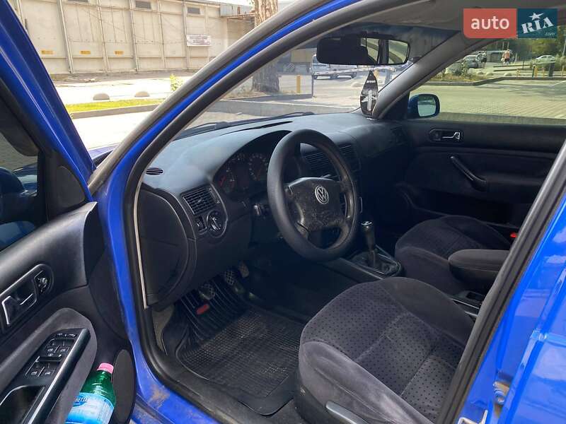 Хетчбек Volkswagen Golf 1999 в Дніпрі