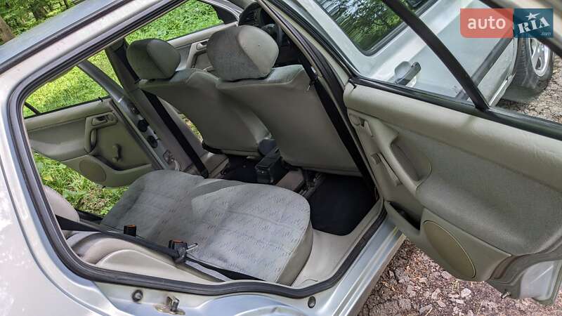 Хэтчбек Volkswagen Golf 1997 в Рогатине