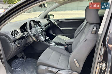Хэтчбек Volkswagen Golf 2009 в 