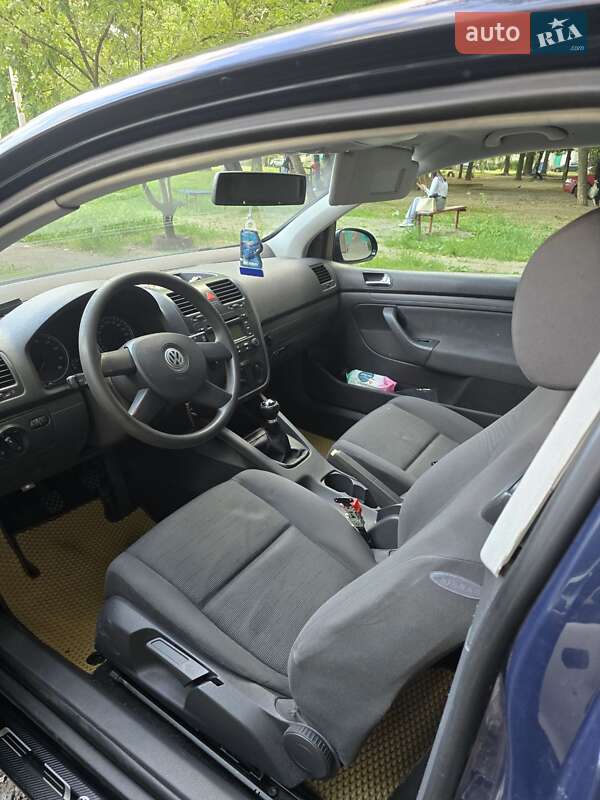 Хэтчбек Volkswagen Golf 2005 в Одессе