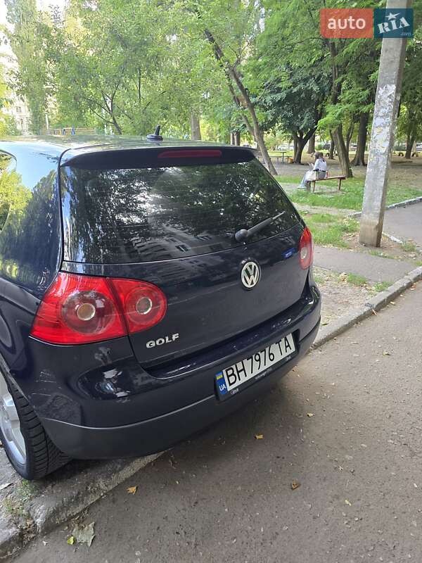 Хэтчбек Volkswagen Golf 2005 в Одессе