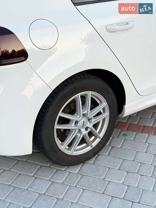 Хэтчбек Volkswagen Golf 2010 в Староконстантинове