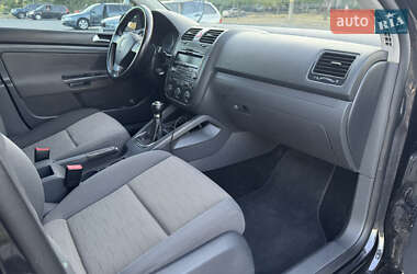 Хетчбек Volkswagen Golf 2009 в 