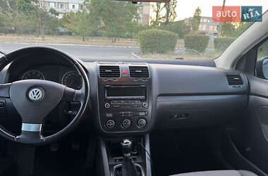 Хетчбек Volkswagen Golf 2009 в 
