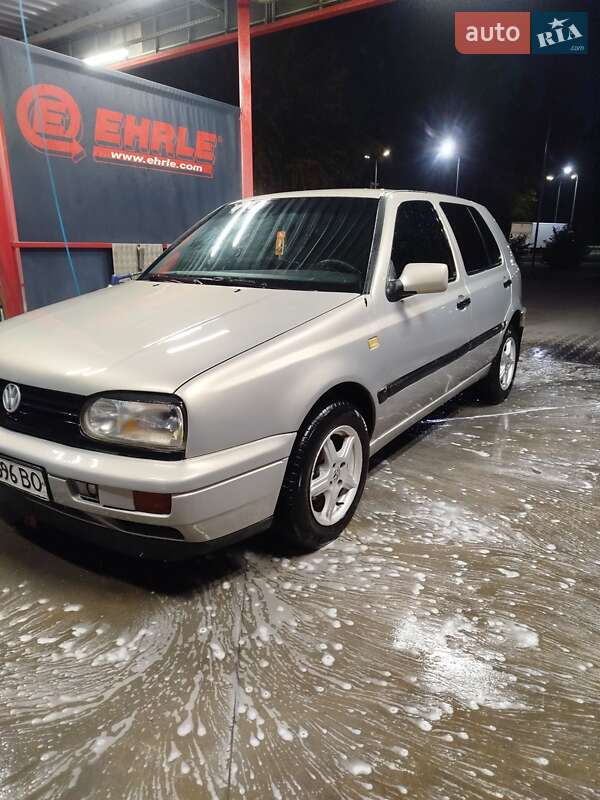 Хэтчбек Volkswagen Golf 1996 в Виннице