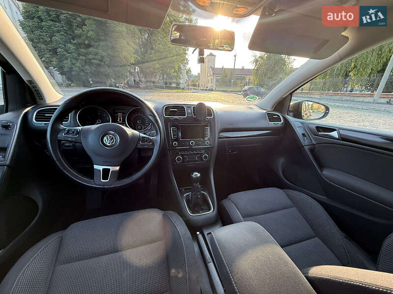 Хэтчбек Volkswagen Golf 2009 в Луцке