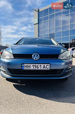 Хэтчбек Volkswagen Golf 2012 в 
