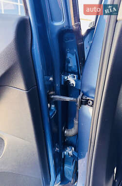 Хэтчбек Volkswagen Golf 2012 в 
