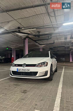 Хетчбек Volkswagen Golf 2016 в Києві