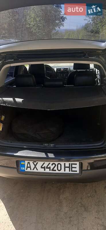 Хэтчбек Volkswagen Golf 2006 в Славянске