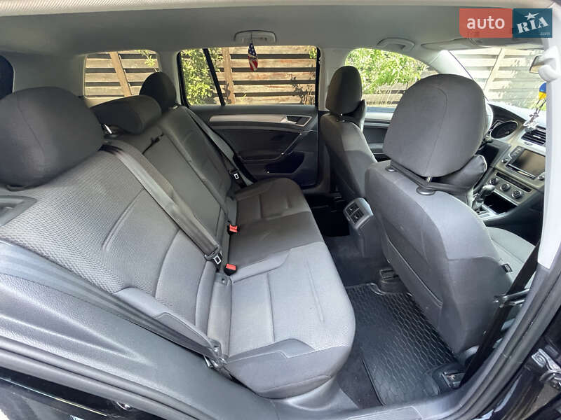 Универсал Volkswagen Golf 2015 в Киеве