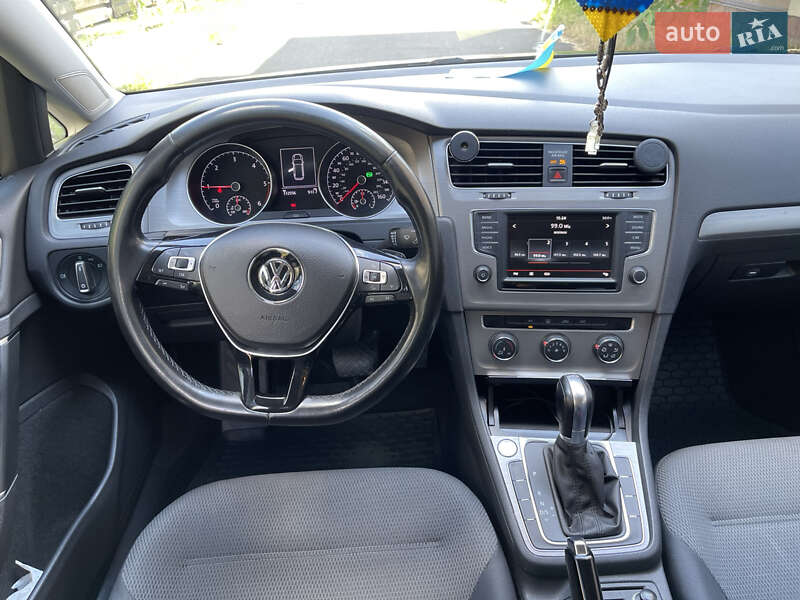 Универсал Volkswagen Golf 2015 в Киеве
