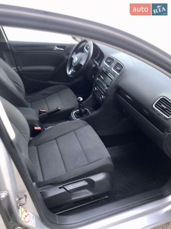 Хетчбек Volkswagen Golf 2009 в Валках