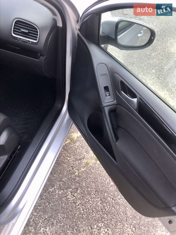 Хетчбек Volkswagen Golf 2009 в Валках