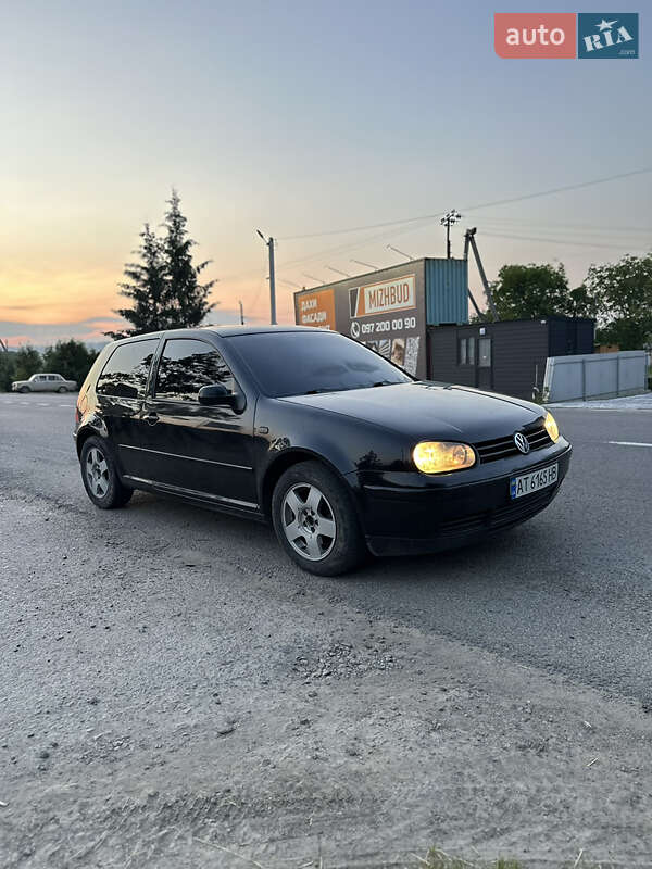 Хетчбек Volkswagen Golf 2000 в Косові