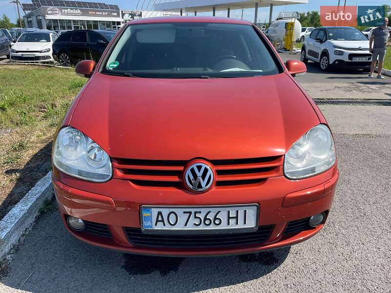 Хэтчбек Volkswagen Golf 2006 в Ужгороде