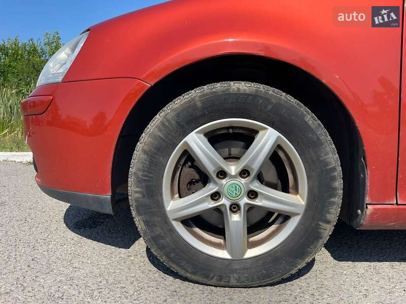 Хэтчбек Volkswagen Golf 2006 в Ужгороде
