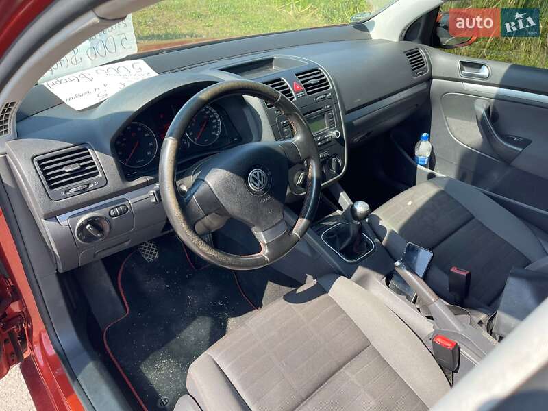 Хэтчбек Volkswagen Golf 2006 в Ужгороде