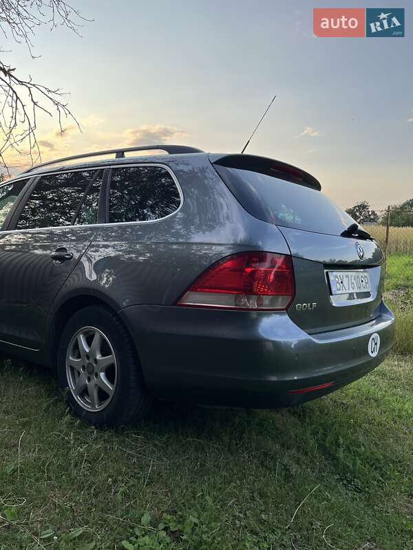 Универсал Volkswagen Golf 2008 в Нетешине