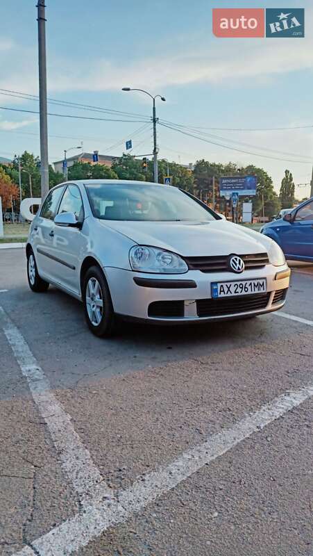 Хетчбек Volkswagen Golf 2005 в Харкові