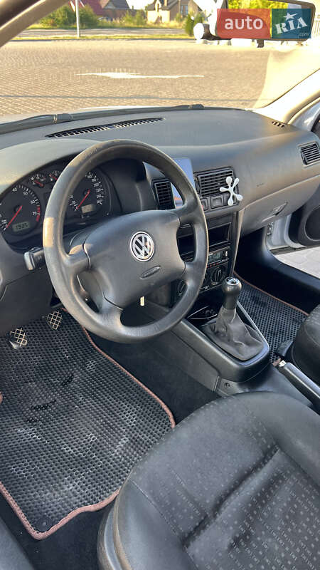 Універсал Volkswagen Golf 2001 в Городку