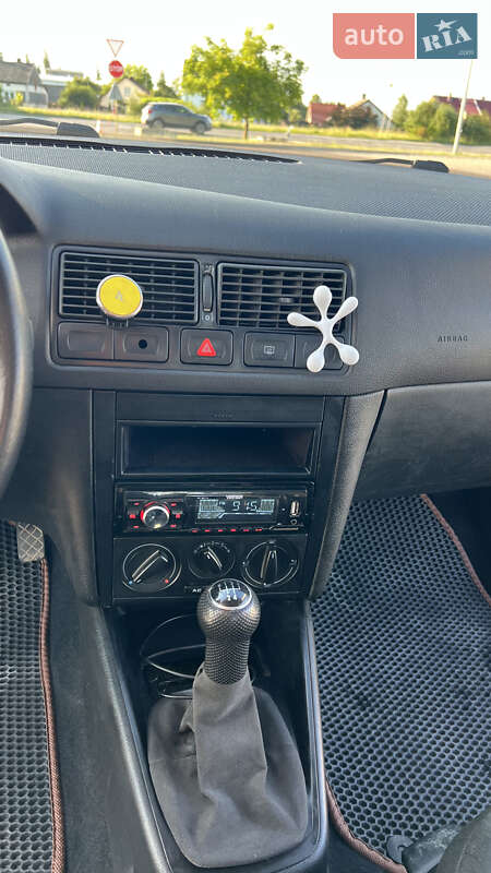 Універсал Volkswagen Golf 2001 в Городку