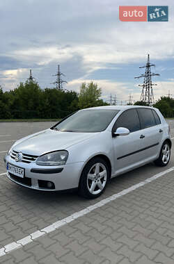 Хэтчбек Volkswagen Golf 2004 в Черновцах