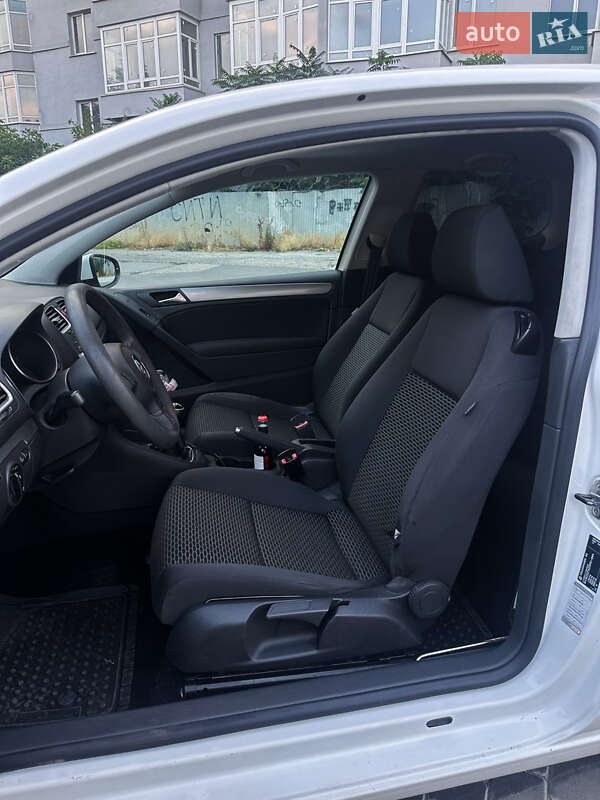 Хэтчбек Volkswagen Golf 2009 в Одессе