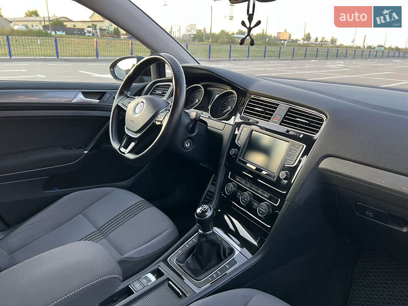 Універсал Volkswagen Golf 2016 в Луцьку