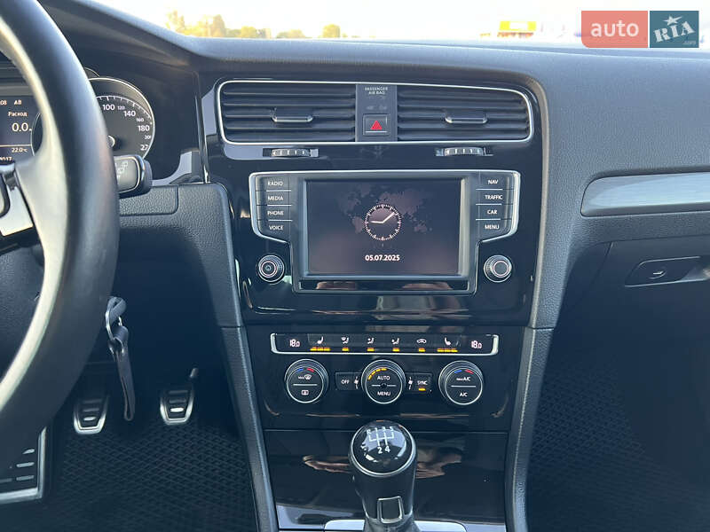 Універсал Volkswagen Golf 2016 в Луцьку