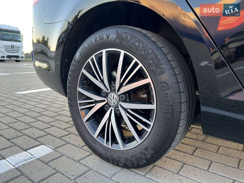 Універсал Volkswagen Golf 2016 в Луцьку