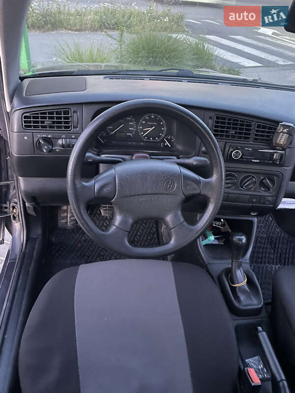 Хетчбек Volkswagen Golf 1994 в Вінниці
