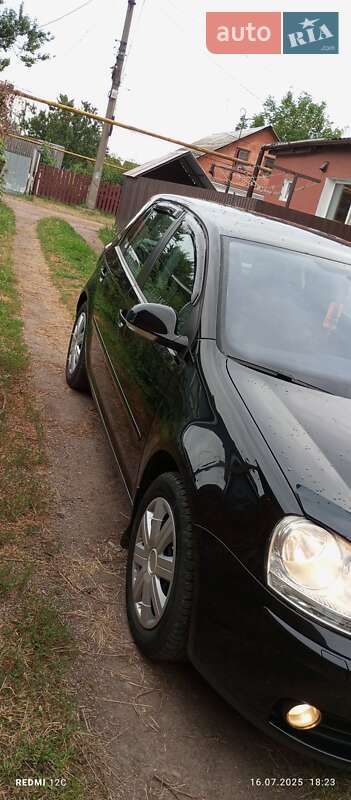 Хетчбек Volkswagen Golf 2006 в Коростені