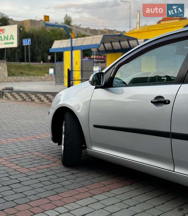 Хетчбек Volkswagen Golf 2005 в Тернополі