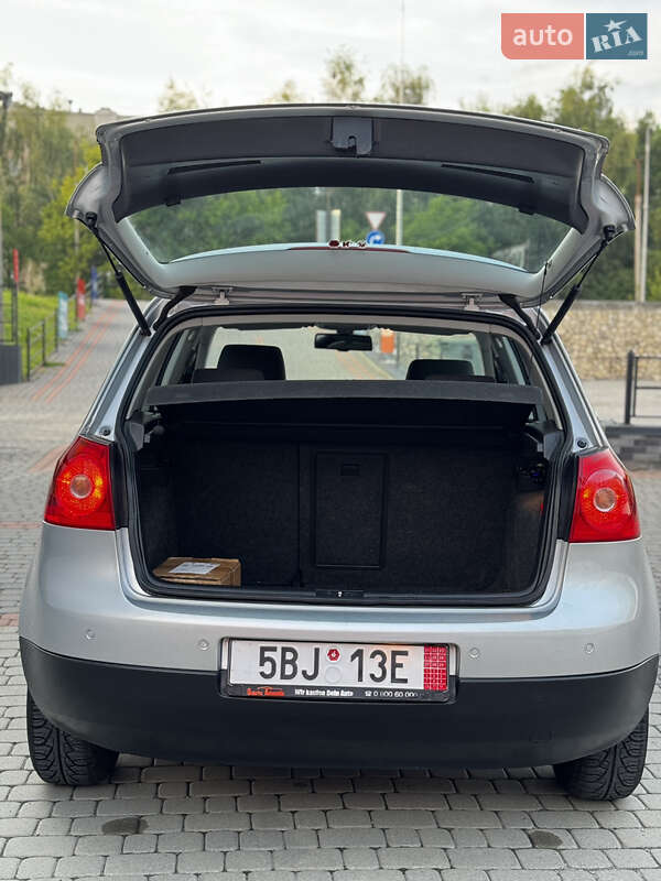 Хетчбек Volkswagen Golf 2005 в Тернополі